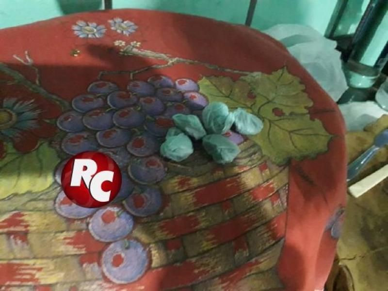 Polícia Militar apreende drogas e pés de maconha em São Miguel do Guaporé Polícia Militar apreende drogas e pés de maconha em São Miguel do Guaporé