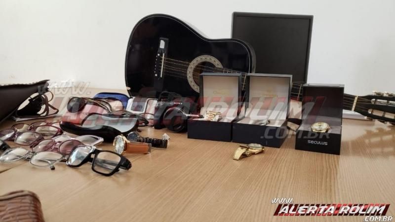 Polícia Militar realiza grande apreensão de produtos furtados e outros vários produtos de origem duvidosa, em Rolim de Moura - Vídeo Polícia Militar realiza grande apreensão de produtos furtados e outros vários produtos de origem duvidosa, em Rolim de Moura - Vídeo