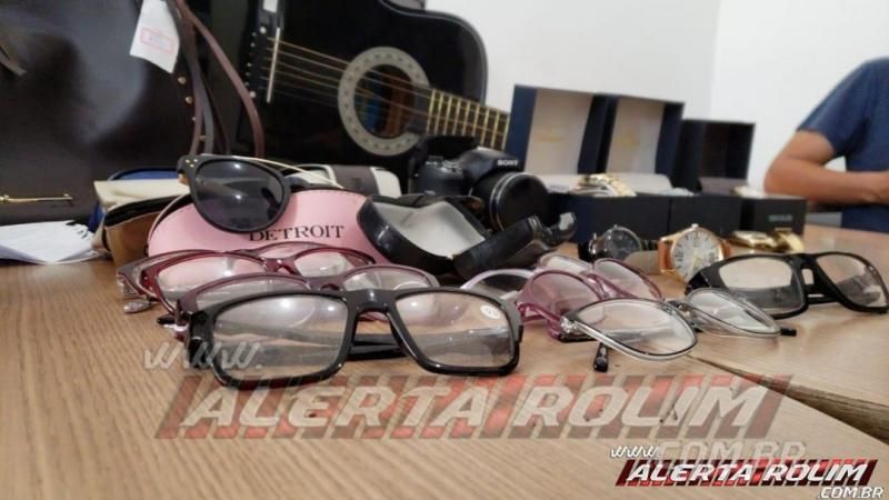 Polícia Militar realiza grande apreensão de produtos furtados e outros vários produtos de origem duvidosa, em Rolim de Moura - Vídeo Polícia Militar realiza grande apreensão de produtos furtados e outros vários produtos de origem duvidosa, em Rolim de Moura - Vídeo