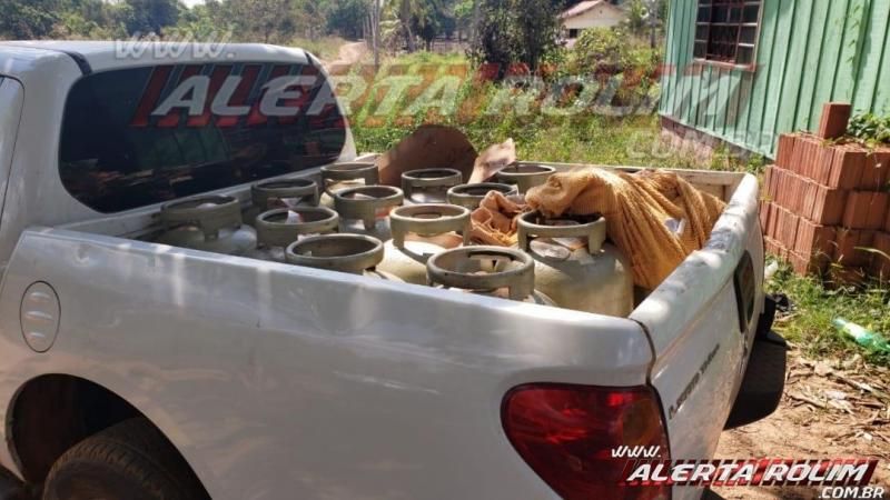 Polícia Militar realiza grande apreensão de produtos furtados e outros vários produtos de origem duvidosa, em Rolim de Moura - Vídeo Polícia Militar realiza grande apreensão de produtos furtados e outros vários produtos de origem duvidosa, em Rolim de Moura - Vídeo