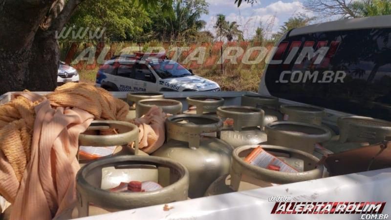 Polícia Militar realiza grande apreensão de produtos furtados e outros vários produtos de origem duvidosa, em Rolim de Moura - Vídeo Polícia Militar realiza grande apreensão de produtos furtados e outros vários produtos de origem duvidosa, em Rolim de Moura - Vídeo