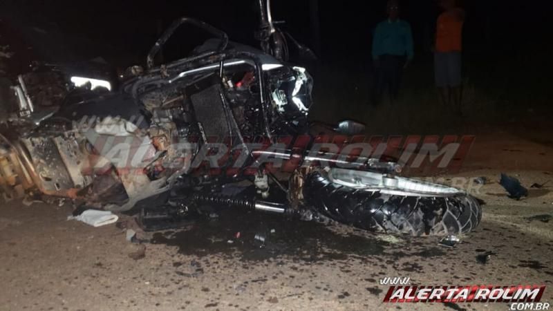 URGENTE – Policial Penal morre após grave colisão frontal entre carro e moto na RO-010, em Rolim de Moura