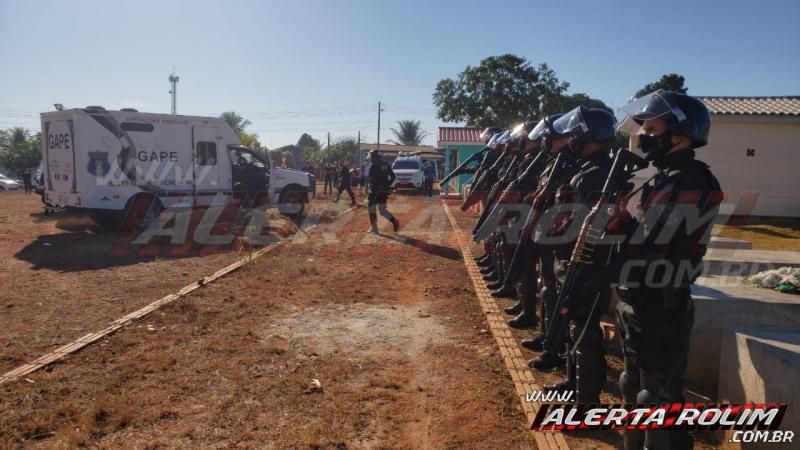 Policial Penal, vítima fatal de acidente em Rolim de Moura é sepultado com honras fúnebres, em Alta Floresta do Oeste - Fotos e Vídeo Policial Penal, vítima fatal de acidente em Rolim de Moura é sepultado com honras fúnebres, em Alta Floresta do Oeste - Fotos e Vídeo