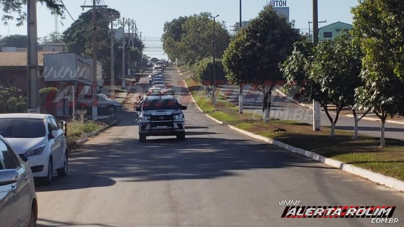 Policial Penal, vítima fatal de acidente em Rolim de Moura é sepultado com honras fúnebres, em Alta Floresta do Oeste - Fotos e Vídeo Policial Penal, vítima fatal de acidente em Rolim de Moura é sepultado com honras fúnebres, em Alta Floresta do Oeste - Fotos e Vídeo