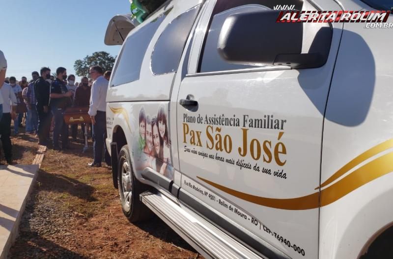 Policial Penal, vítima fatal de acidente em Rolim de Moura é sepultado com honras fúnebres, em Alta Floresta do Oeste - Fotos e Vídeo Policial Penal, vítima fatal de acidente em Rolim de Moura é sepultado com honras fúnebres, em Alta Floresta do Oeste - Fotos e Vídeo