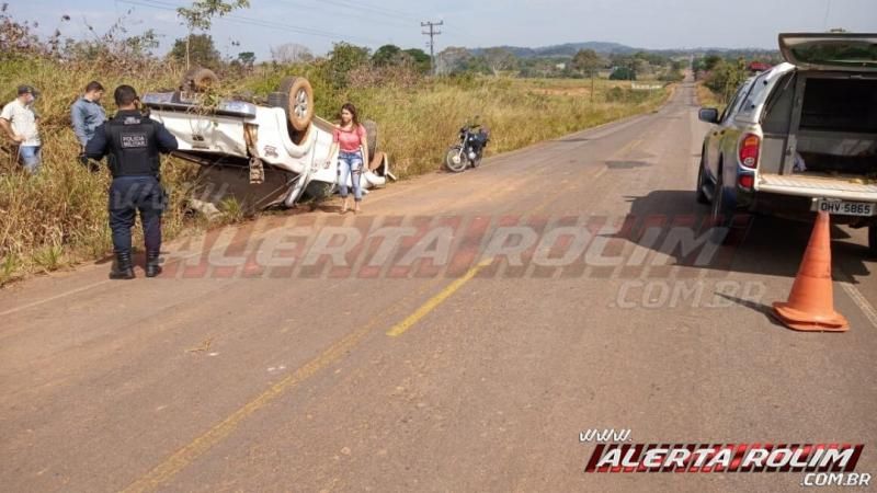 Capotamento de veículo é registrado na RO-010 entre às linhas 148 e 152 Capotamento de veículo é registrado na RO-010 entre às linhas 148 e 152