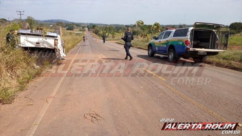 Capotamento de veículo é registrado na RO-010 entre às linhas 148 e 152 Capotamento de veículo é registrado na RO-010 entre às linhas 148 e 152