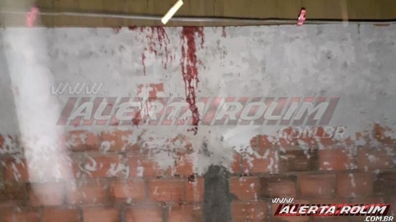 URGENTE - Homem e Mulher sofrem tentativa de homicídio ao serem atingidos por disparos de arma de fogo, em Rolim de Moura URGENTE - Homem e Mulher sofrem tentativa de homicídio ao serem atingidos por disparos de arma de fogo, em Rolim de Moura