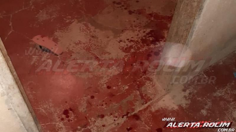 URGENTE - Homem e Mulher sofrem tentativa de homicídio ao serem atingidos por disparos de arma de fogo, em Rolim de Moura URGENTE - Homem e Mulher sofrem tentativa de homicídio ao serem atingidos por disparos de arma de fogo, em Rolim de Moura