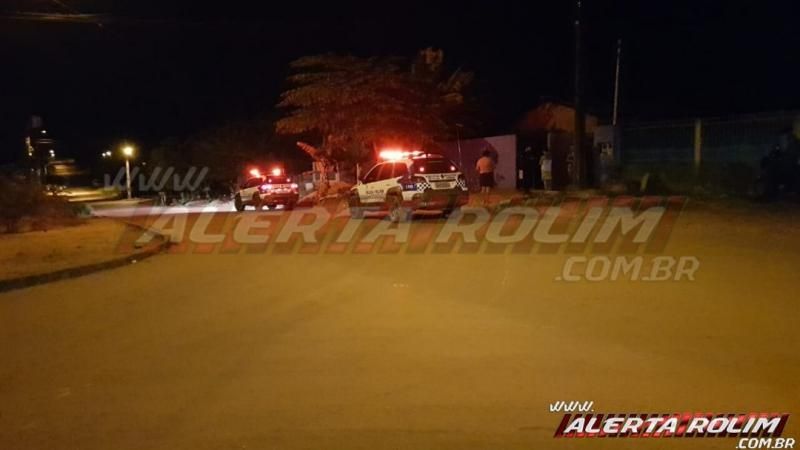 URGENTE - Homem e Mulher sofrem tentativa de homicídio ao serem atingidos por disparos de arma de fogo, em Rolim de Moura URGENTE - Homem e Mulher sofrem tentativa de homicídio ao serem atingidos por disparos de arma de fogo, em Rolim de Moura