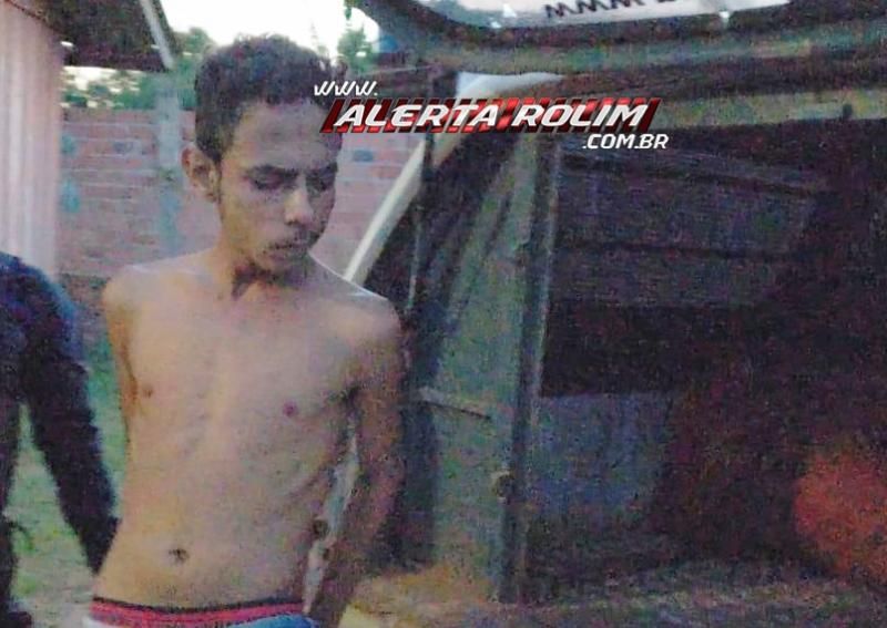 Suspeitos de tráfico são presos pela PM, em Rolim de Moura; drogas, dinheiro e produtos de procedência duvidosa foram apreendidos - VIDEO Suspeitos de tráfico são presos pela PM, em Rolim de Moura; drogas, dinheiro e produtos de procedência duvidosa foram apreendidos - VIDEO