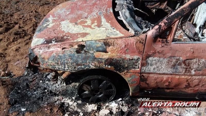 veiculo-e-encontrado-incendiado-na-linha-do-pedro-em-castanheiras-13821-5ca06ed68aba603605191c4680f4a62a veiculo-e-encontrado-incendiado-na-linha-do-pedro-em-castanheiras-13821-5ca06ed68aba603605191c4680f4a62a