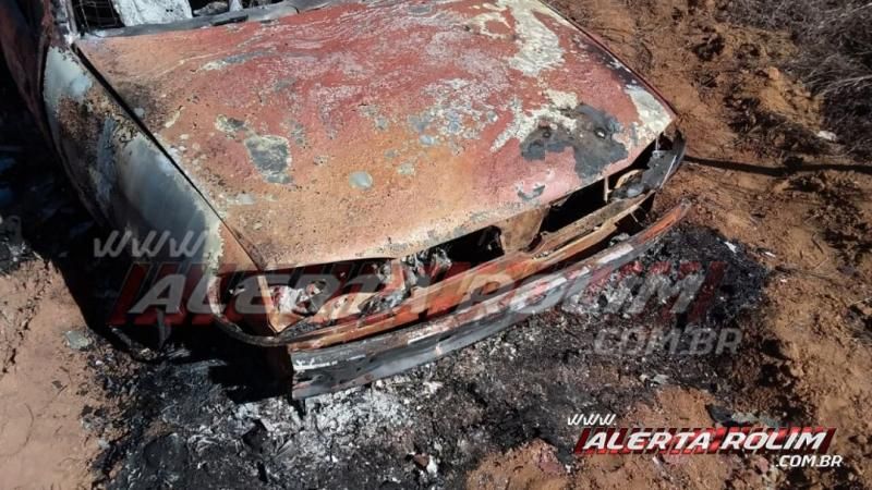 veiculo-e-encontrado-incendiado-na-linha-do-pedro-em-castanheiras-13821-9475e19a4e0011da1c19d84121178136 veiculo-e-encontrado-incendiado-na-linha-do-pedro-em-castanheiras-13821-9475e19a4e0011da1c19d84121178136