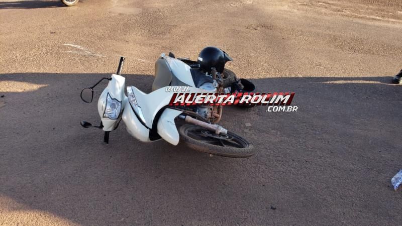 Veja o vídeo do momento da colisão entre moto e Jeep no Centro de Rolim de Moura; A condutora da moto fraturou um dos braços Veja o vídeo do momento da colisão entre moto e Jeep no Centro de Rolim de Moura; A condutora da moto fraturou um dos braços
