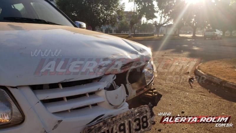 Acidente de trânsito nesta manhã de sábado deixa motociclista ferido, em Rolim de Moura – Vídeo Acidente de trânsito nesta manhã de sábado deixa motociclista ferido, em Rolim de Moura – Vídeo
