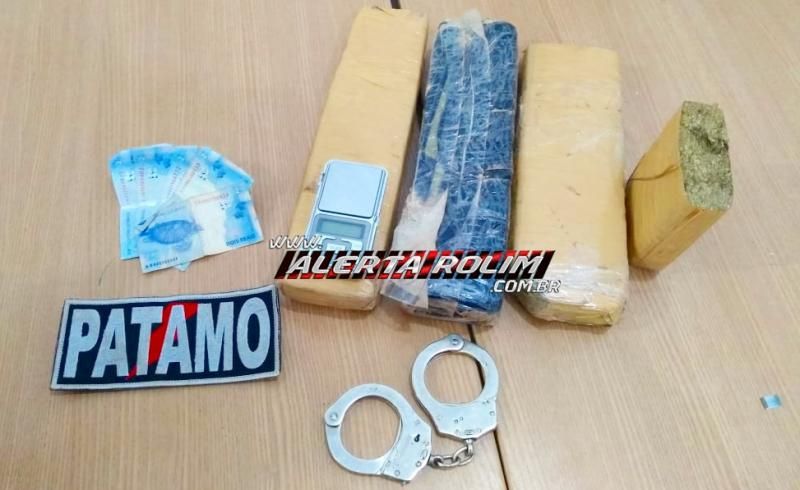 ATUALIZADA – Dupla é presa em flagrante com quase 04 kg de drogas, pela equipe do PATAMO da PM, em Rolim de Moura ATUALIZADA – Dupla é presa em flagrante com quase 04 kg de drogas, pela equipe do PATAMO da PM, em Rolim de Moura
