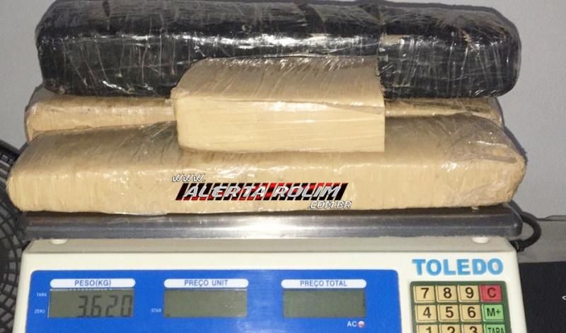 ATUALIZADA – Dupla é presa em flagrante com quase 04 kg de drogas, pela equipe do PATAMO da PM, em Rolim de Moura ATUALIZADA – Dupla é presa em flagrante com quase 04 kg de drogas, pela equipe do PATAMO da PM, em Rolim de Moura