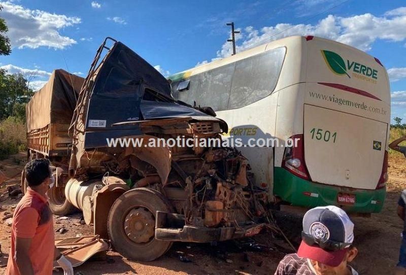 Carreteiro de Cacoal morre em grave colisão contra ônibus, no Pará Carreteiro de Cacoal morre em grave colisão contra ônibus, no Pará