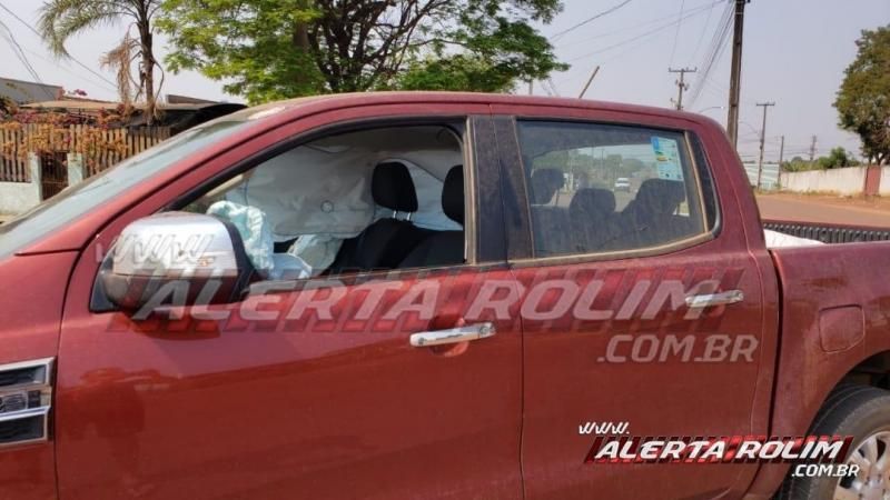 Colisão entre dois carros foi registrada nesta manhã de sexta-feira, em Rolim de Moura - Video Colisão entre dois carros foi registrada nesta manhã de sexta-feira, em Rolim de Moura - Video