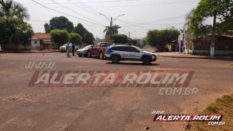 Colisão entre dois carros foi registrada nesta manhã de sexta-feira, em Rolim de Moura - Video Colisão entre dois carros foi registrada nesta manhã de sexta-feira, em Rolim de Moura - Video