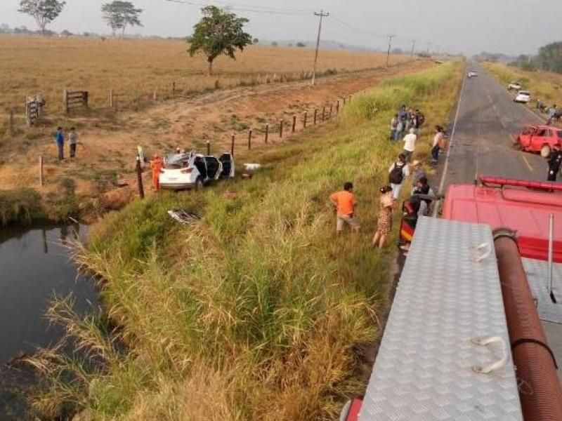 Colisão frontal entre dois carros resulta em vítima fatal, em Ouro Preto do Oeste Colisão frontal entre dois carros resulta em vítima fatal, em Ouro Preto do Oeste