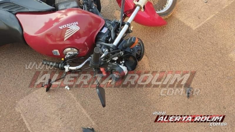Duas mulheres foram socorridas pelos bombeiros, após acidente entre carro e moto, em Rolim de Moura Duas mulheres foram socorridas pelos bombeiros, após acidente entre carro e moto, em Rolim de Moura