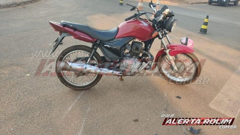 Duas mulheres foram socorridas pelos bombeiros, após acidente entre carro e moto, em Rolim de Moura Duas mulheres foram socorridas pelos bombeiros, após acidente entre carro e moto, em Rolim de Moura