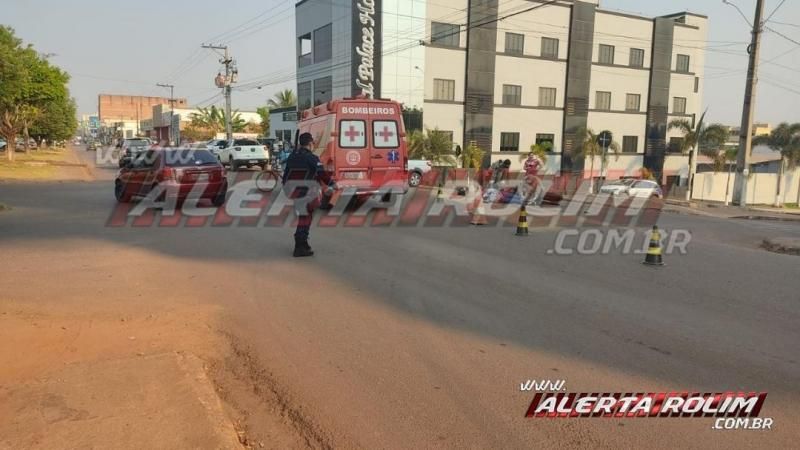 Duas mulheres foram socorridas pelos bombeiros, após acidente entre carro e moto, em Rolim de Moura Duas mulheres foram socorridas pelos bombeiros, após acidente entre carro e moto, em Rolim de Moura