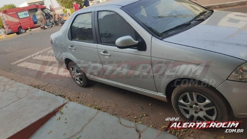 Duas mulheres foram socorridas pelos bombeiros, após acidente entre carro e moto, em Rolim de Moura Duas mulheres foram socorridas pelos bombeiros, após acidente entre carro e moto, em Rolim de Moura