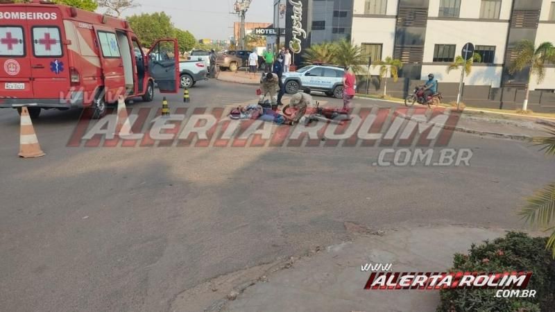 Duas mulheres foram socorridas pelos bombeiros, após acidente entre carro e moto, em Rolim de Moura Duas mulheres foram socorridas pelos bombeiros, após acidente entre carro e moto, em Rolim de Moura