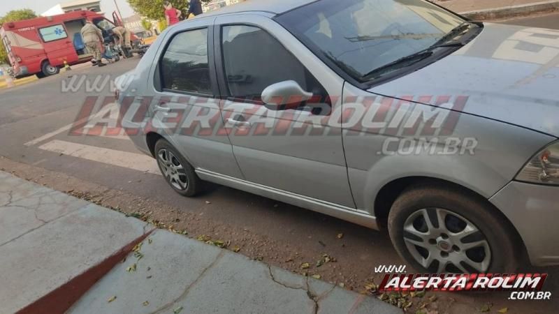 Duas mulheres foram socorridas pelos bombeiros, após acidente entre carro e moto, em Rolim de Moura Duas mulheres foram socorridas pelos bombeiros, após acidente entre carro e moto, em Rolim de Moura