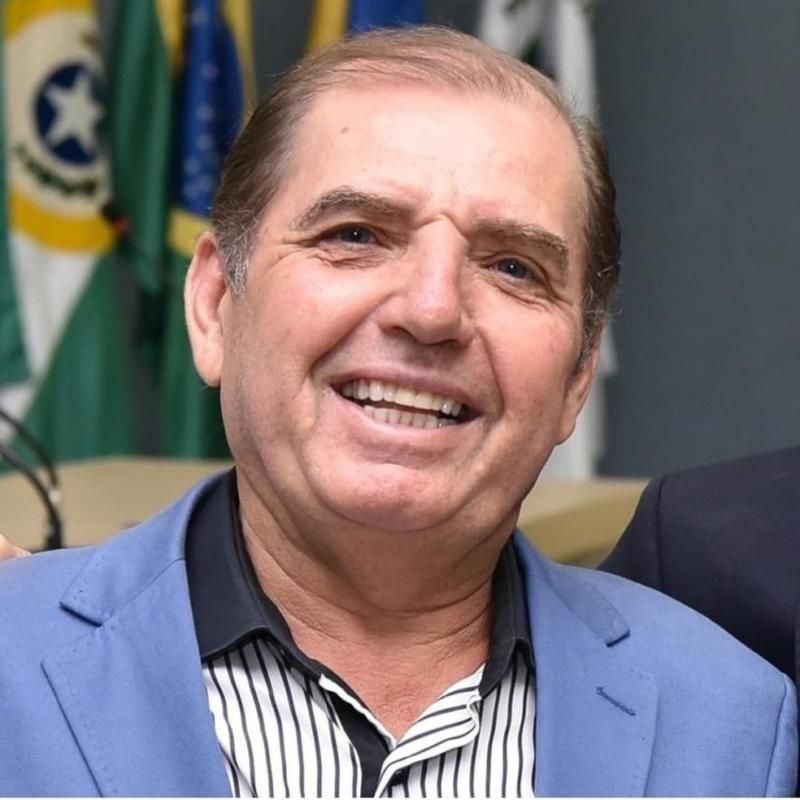 Empresário morre após bater caminhonete em árvore, em Cacoal Empresário morre após bater caminhonete em árvore, em Cacoal