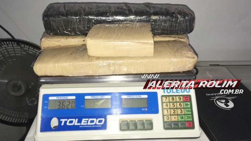 Equipe do PATAMO apreende mais de 03 kg de maconha, durante abordagem no Bairro Olímpico, em Rolim de Moura Equipe do PATAMO apreende mais de 03 kg de maconha, durante abordagem no Bairro Olímpico, em Rolim de Moura