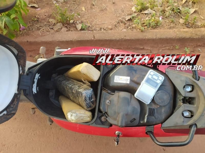 Equipe do PATAMO apreende mais de 03 kg de maconha, durante abordagem no Bairro Olímpico, em Rolim de Moura Equipe do PATAMO apreende mais de 03 kg de maconha, durante abordagem no Bairro Olímpico, em Rolim de Moura