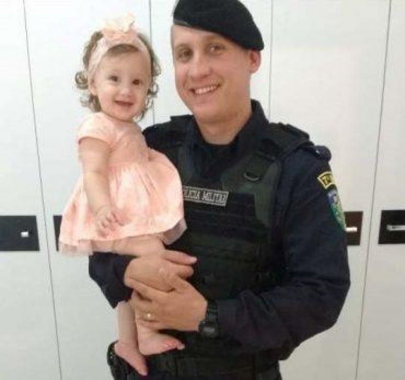 Filhos se inspiram na trajetória do pai oficial da Polícia Militar do Estado de Rondônia Filhos se inspiram na trajetória do pai oficial da Polícia Militar do Estado de Rondônia