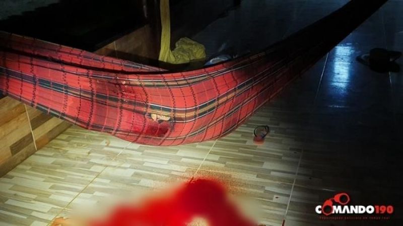 Homem é morto com mais de dez tiros na cabeça enquanto dormia em rede na Zona Rural de Ji-Paraná Homem é morto com mais de dez tiros na cabeça enquanto dormia em rede na Zona Rural de Ji-Paraná