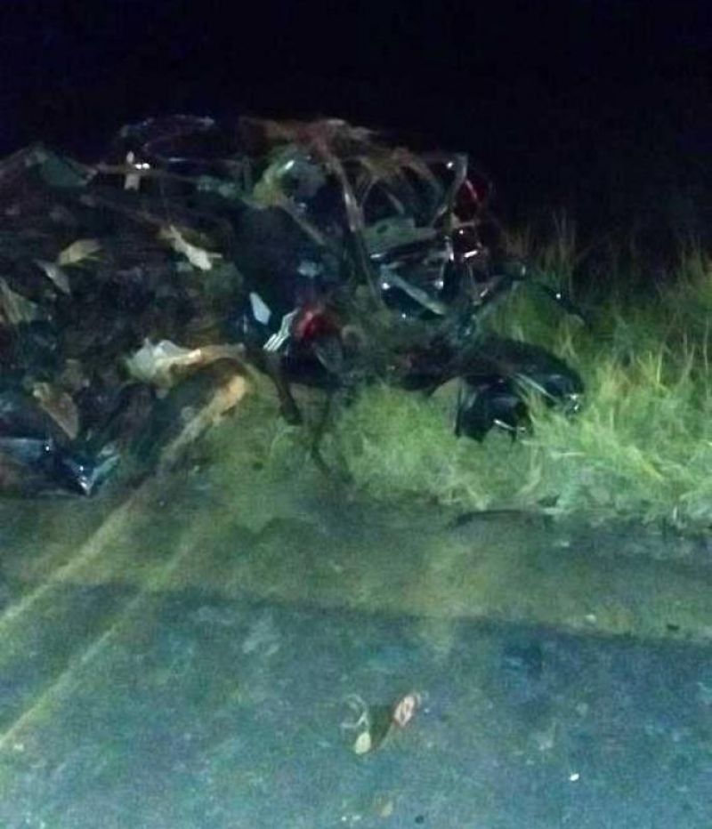 Homem morre após colisão frontal entre carro e caminhão, em São Francisco do Guaporé Homem morre após colisão frontal entre carro e caminhão, em São Francisco do Guaporé