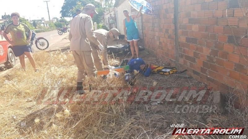 Motociclista sofre fratura exposta em uma das pernas após passar por quebra-molas e sofrer queda, em Rolim de Moura - Vídeo Motociclista sofre fratura exposta em uma das pernas após passar por quebra-molas e sofrer queda, em Rolim de Moura - Vídeo