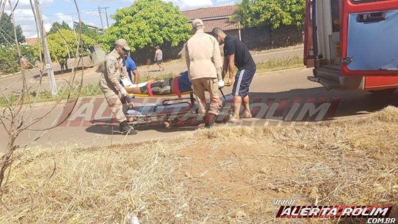 Motociclista sofre fratura exposta em uma das pernas após passar por quebra-molas e sofrer queda, em Rolim de Moura - Vídeo Motociclista sofre fratura exposta em uma das pernas após passar por quebra-molas e sofrer queda, em Rolim de Moura - Vídeo