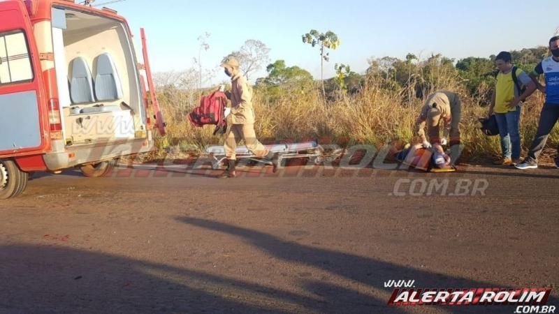 Motociclista colide em traseira de veículo na RO - 010, zona rural de Rolim de Moura Motociclista colide em traseira de veículo na RO - 010, zona rural de Rolim de Moura