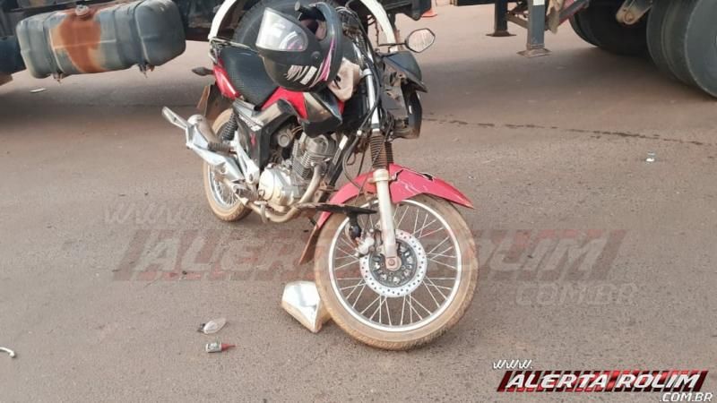Motociclista é encaminhado para Cacoal após colidir em caminhão caçamba no Bairro Beira Rio, em Rolim de Moura Motociclista é encaminhado para Cacoal após colidir em caminhão caçamba no Bairro Beira Rio, em Rolim de Moura