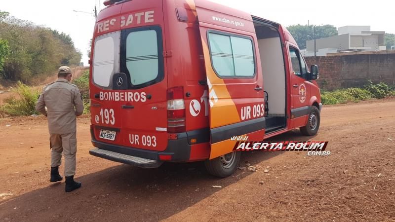 Motociclista é socorrido pelos bombeiros após colisão com caminhonete nesta manhã de sábado, em Rolim de Moura Motociclista é socorrido pelos bombeiros após colisão com caminhonete nesta manhã de sábado, em Rolim de Moura