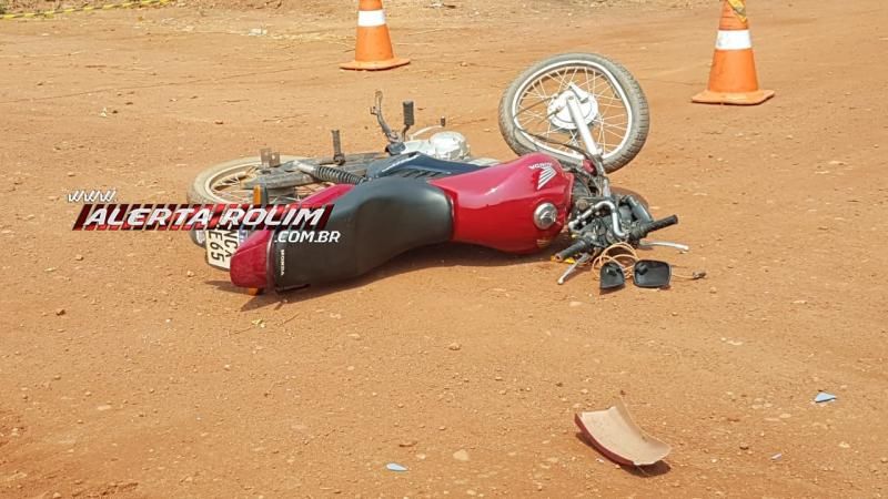 Motociclista é socorrido pelos bombeiros após colisão com caminhonete nesta manhã de sábado, em Rolim de Moura Motociclista é socorrido pelos bombeiros após colisão com caminhonete nesta manhã de sábado, em Rolim de Moura