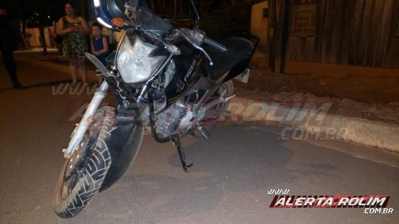 Motociclista fratura o pé ao ser atingido por outra moto no Bairro Boa Esperança, em Rolim de Moura Motociclista fratura o pé ao ser atingido por outra moto no Bairro Boa Esperança, em Rolim de Moura