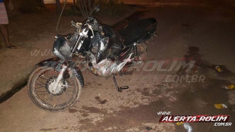 Motociclista fratura o pé ao ser atingido por outra moto no Bairro Boa Esperança, em Rolim de Moura Motociclista fratura o pé ao ser atingido por outra moto no Bairro Boa Esperança, em Rolim de Moura