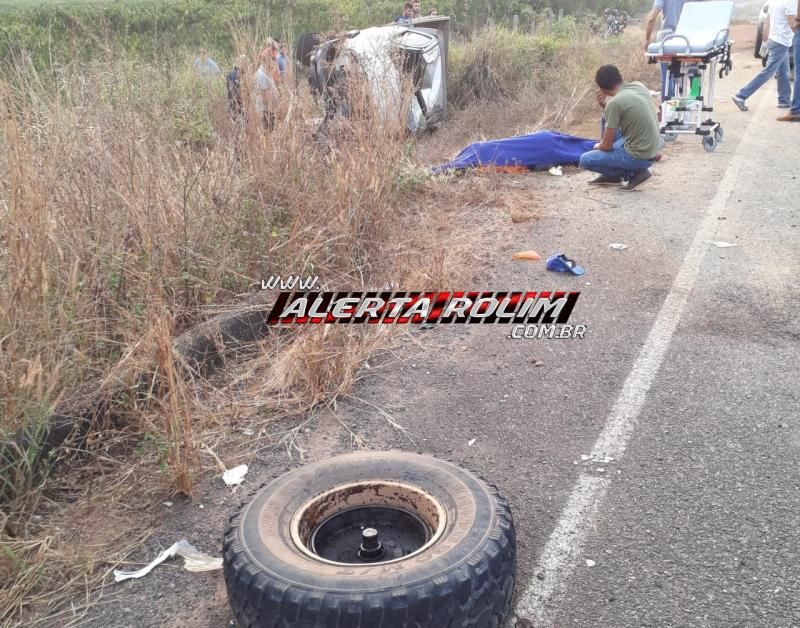 Motorista foi a óbito, após caminhonete capotar na RO-481, em Nova Brasilândia; outra vítima foi socorrida com vida ao Hospital Motorista foi a óbito, após caminhonete capotar na RO-481, em Nova Brasilândia; outra vítima foi socorrida com vida ao Hospital