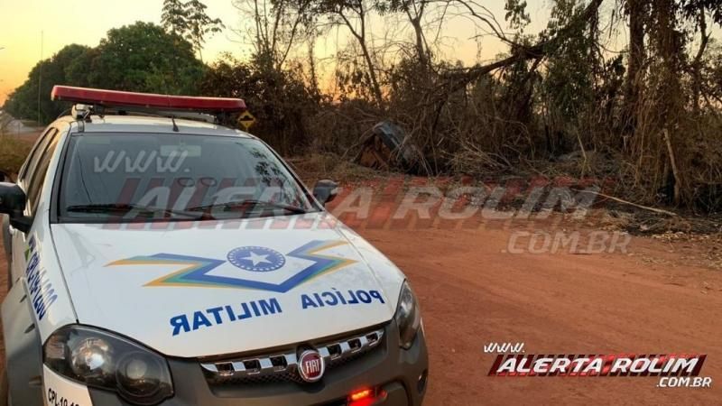Motorista inabilitado e com sinais de embriaguez tomba veículo no Bairro Olímpico, em Rolim de Moura - Vídeo Motorista inabilitado e com sinais de embriaguez tomba veículo no Bairro Olímpico, em Rolim de Moura - Vídeo
