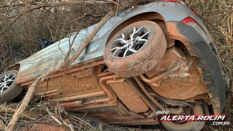 Motorista inabilitado e com sinais de embriaguez tomba veículo no Bairro Olímpico, em Rolim de Moura - Vídeo Motorista inabilitado e com sinais de embriaguez tomba veículo no Bairro Olímpico, em Rolim de Moura - Vídeo