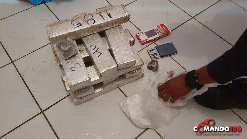 PM apreende drogas avaliadas em mais de R$ 250 mil reais e prende suspeito, em Ji-Paraná PM apreende drogas avaliadas em mais de R$ 250 mil reais e prende suspeito, em Ji-Paraná