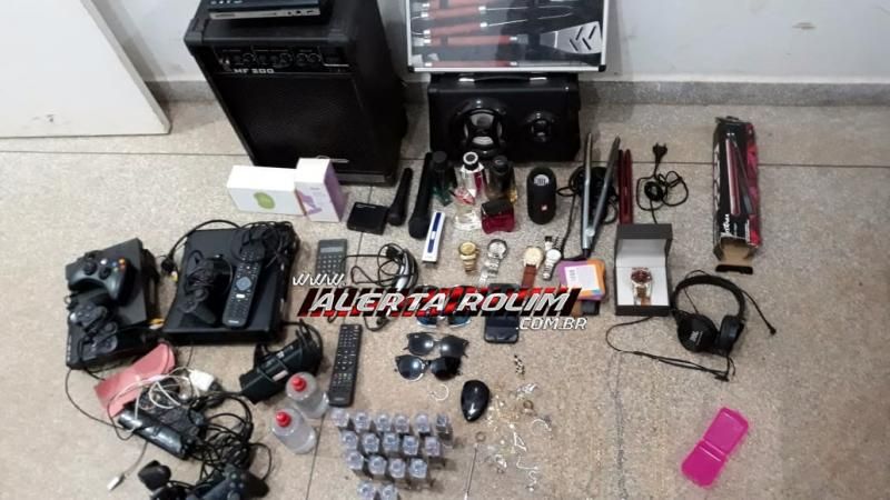 Polícia Militar e Polícia Civil estouram “Boca de Fumo” e três suspeitos de tráfico acabam presos, em Rolim de Moura - Vídeo Polícia Militar e Polícia Civil estouram “Boca de Fumo” e três suspeitos de tráfico acabam presos, em Rolim de Moura - Vídeo